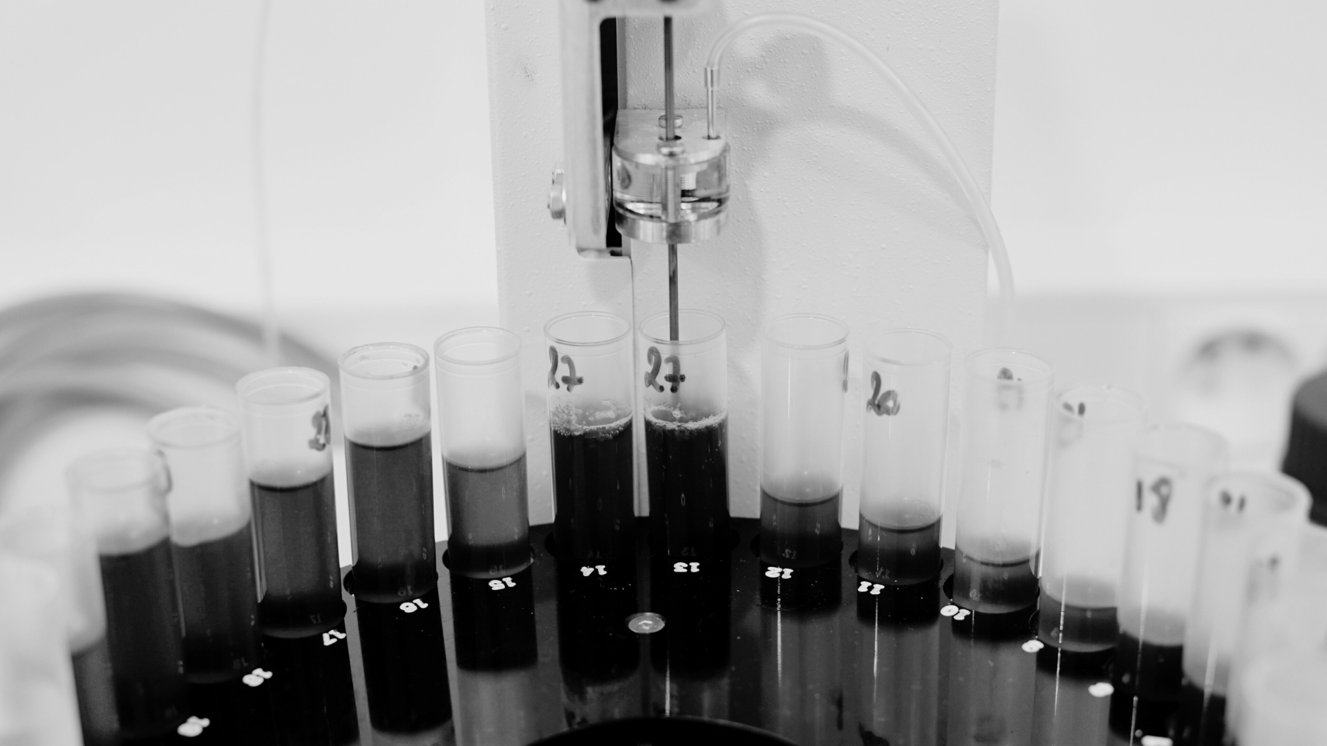 Hubert de Boüard laboratoire analyse œnologie vin jus de raisin